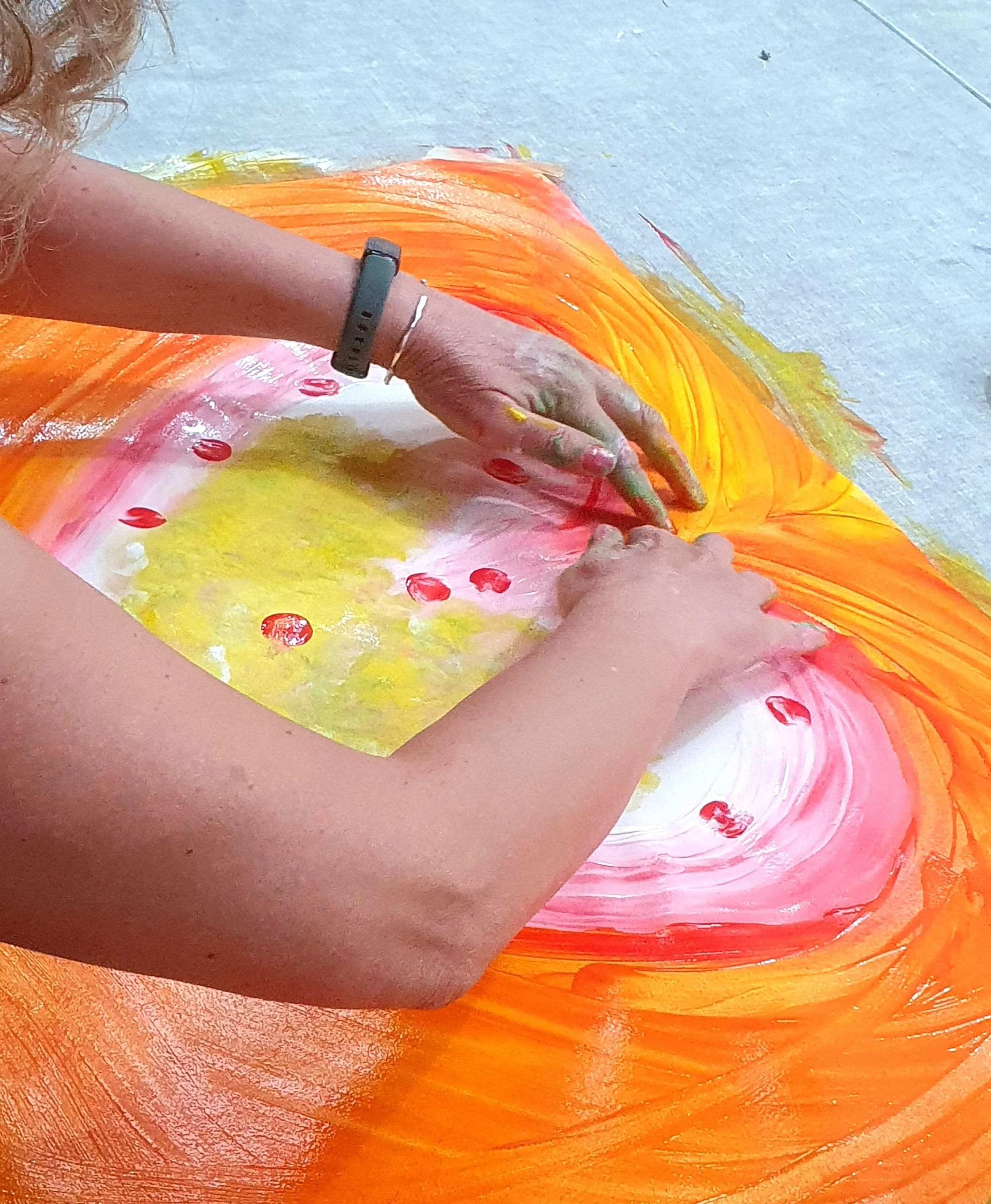 Using paint with hands in guided drawing