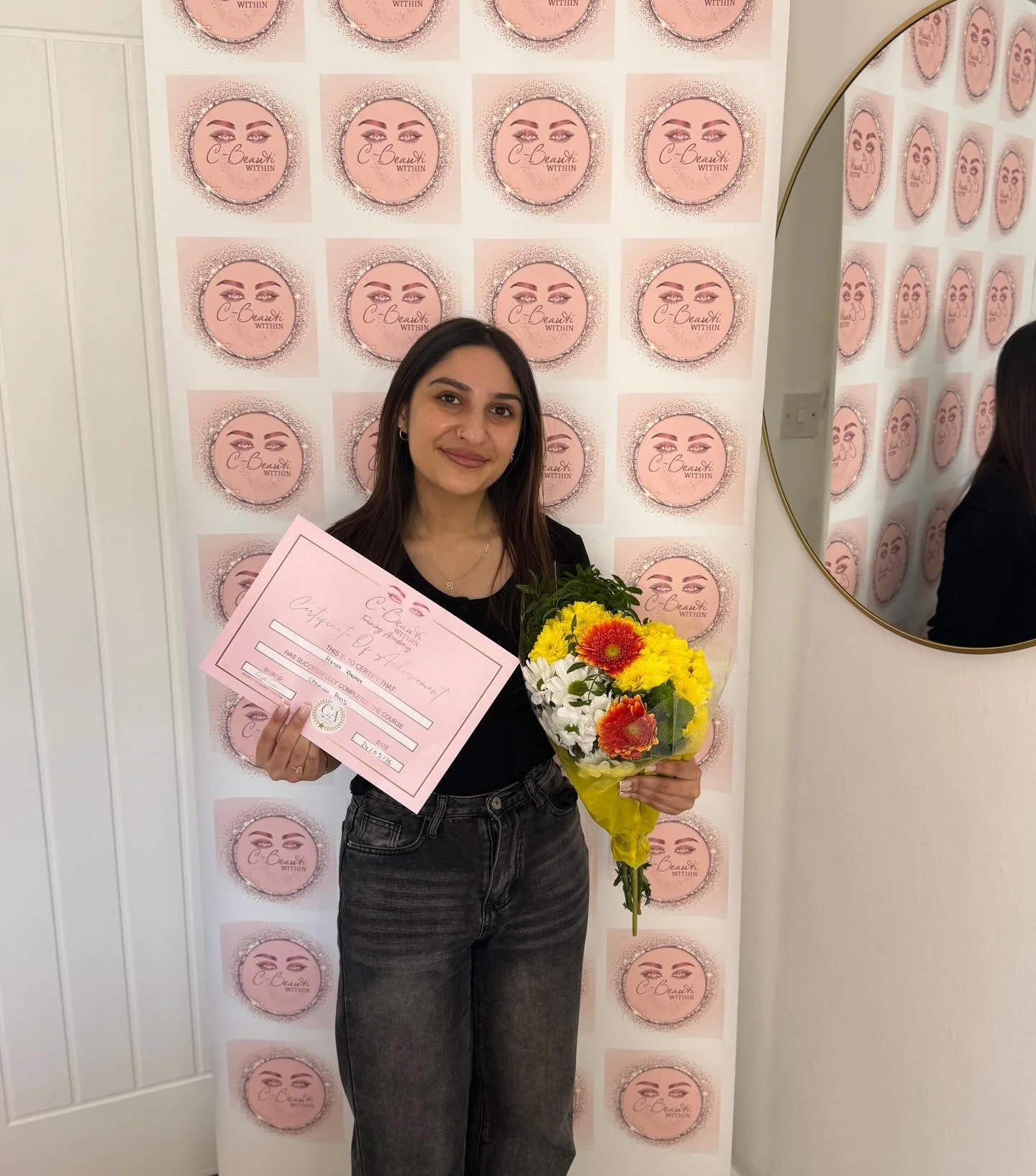 Hanah joined us all the way from Birmingham for Chemical Peel Training ✨

Hanah is now officially qualified in Chemical Peels, and she absolutely smashed it throughout the course! Her confidence, attention to detail, and passion for learning truly sh