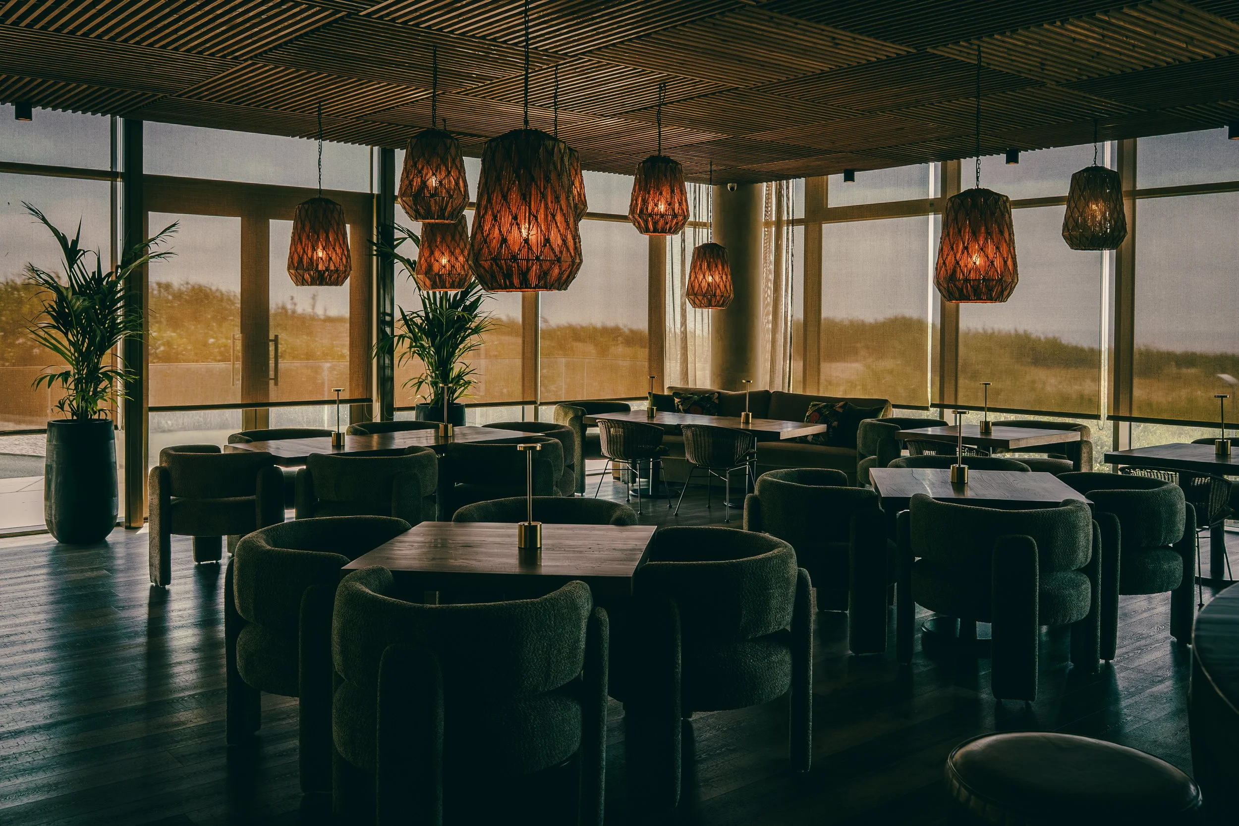 East 23 lounge interior with ocean views at Peralta Beach, Lourinhã