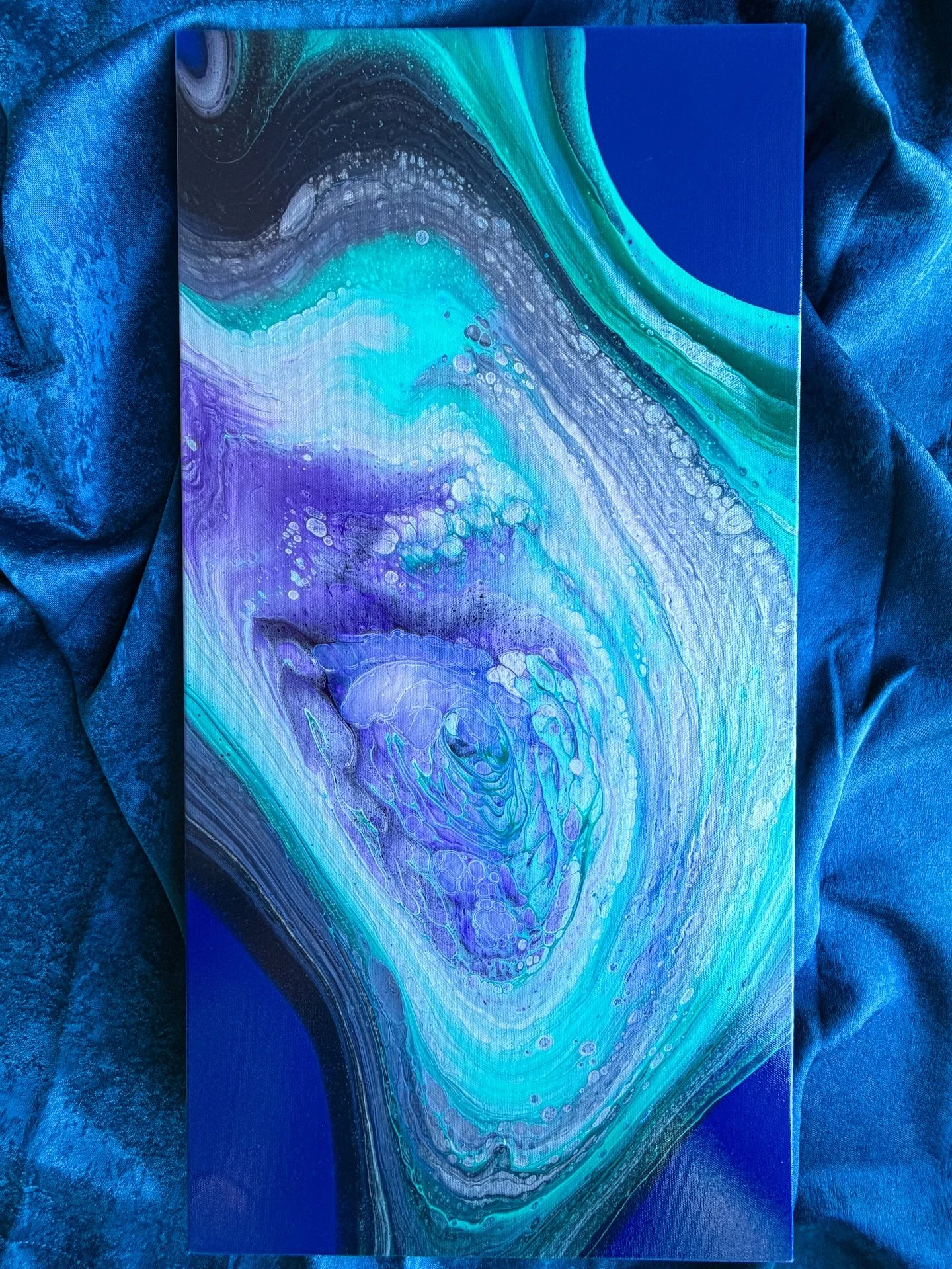 Blue in the Middle. 

Acrylic on canvas. 

🌊