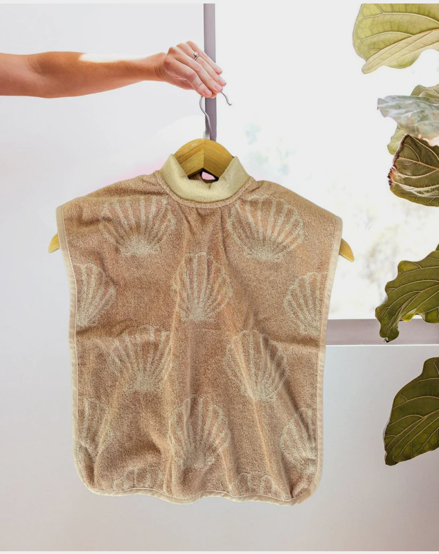 TERRYTOTSTM TOWEL BIB - BEIGE SEASHELL