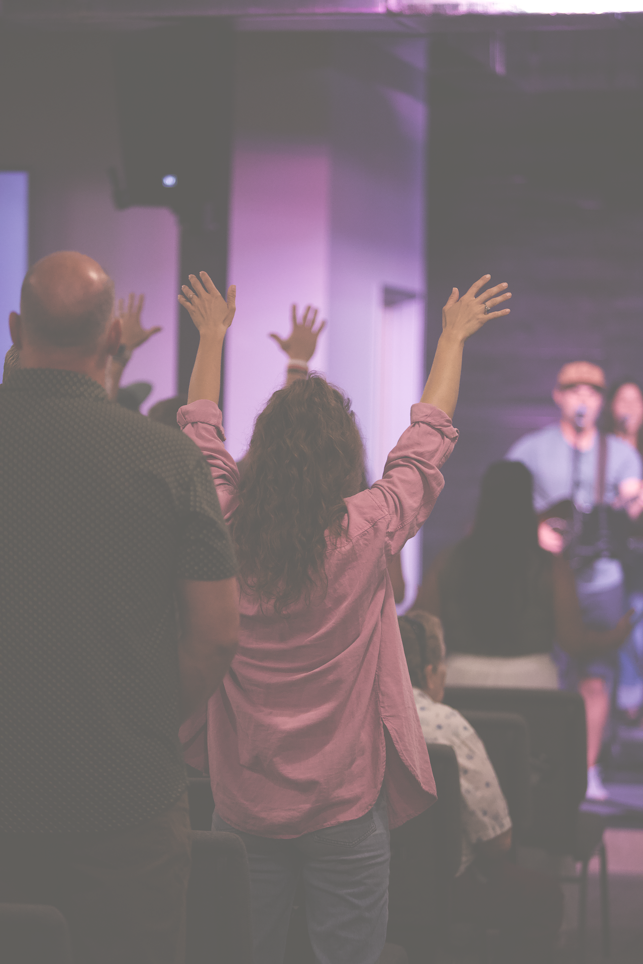 Church of the Valley church services during music