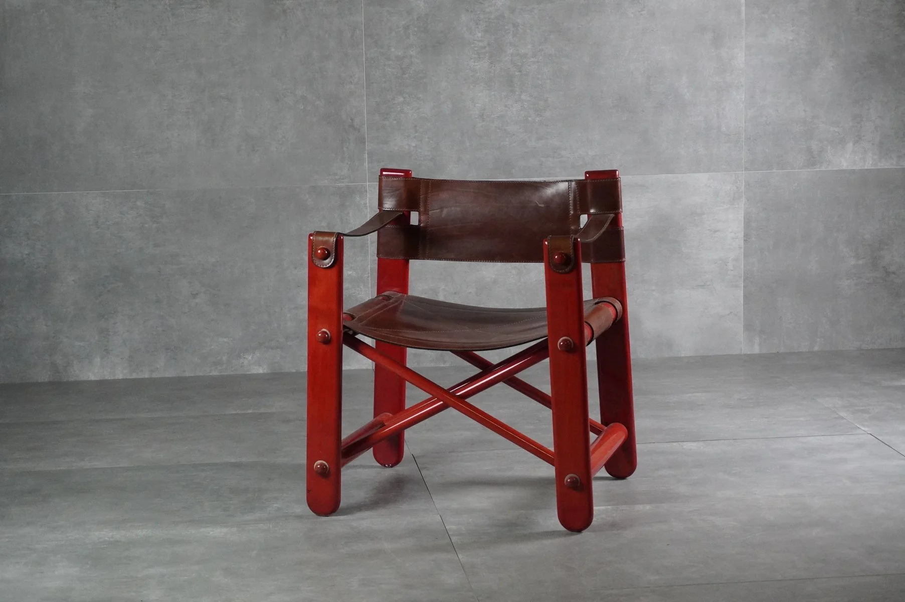 sedia-bardella-in-legno-e-pelle-di-umberto-brandigi-per-poltronova-1967-immagine-1.jpg