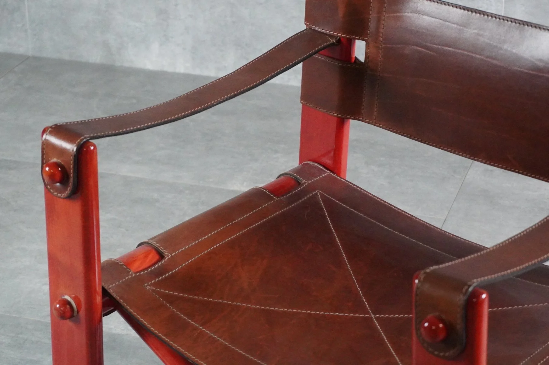 sedia-bardella-in-legno-e-pelle-di-umberto-brandigi-per-poltronova-1967-immagine-5.jpg