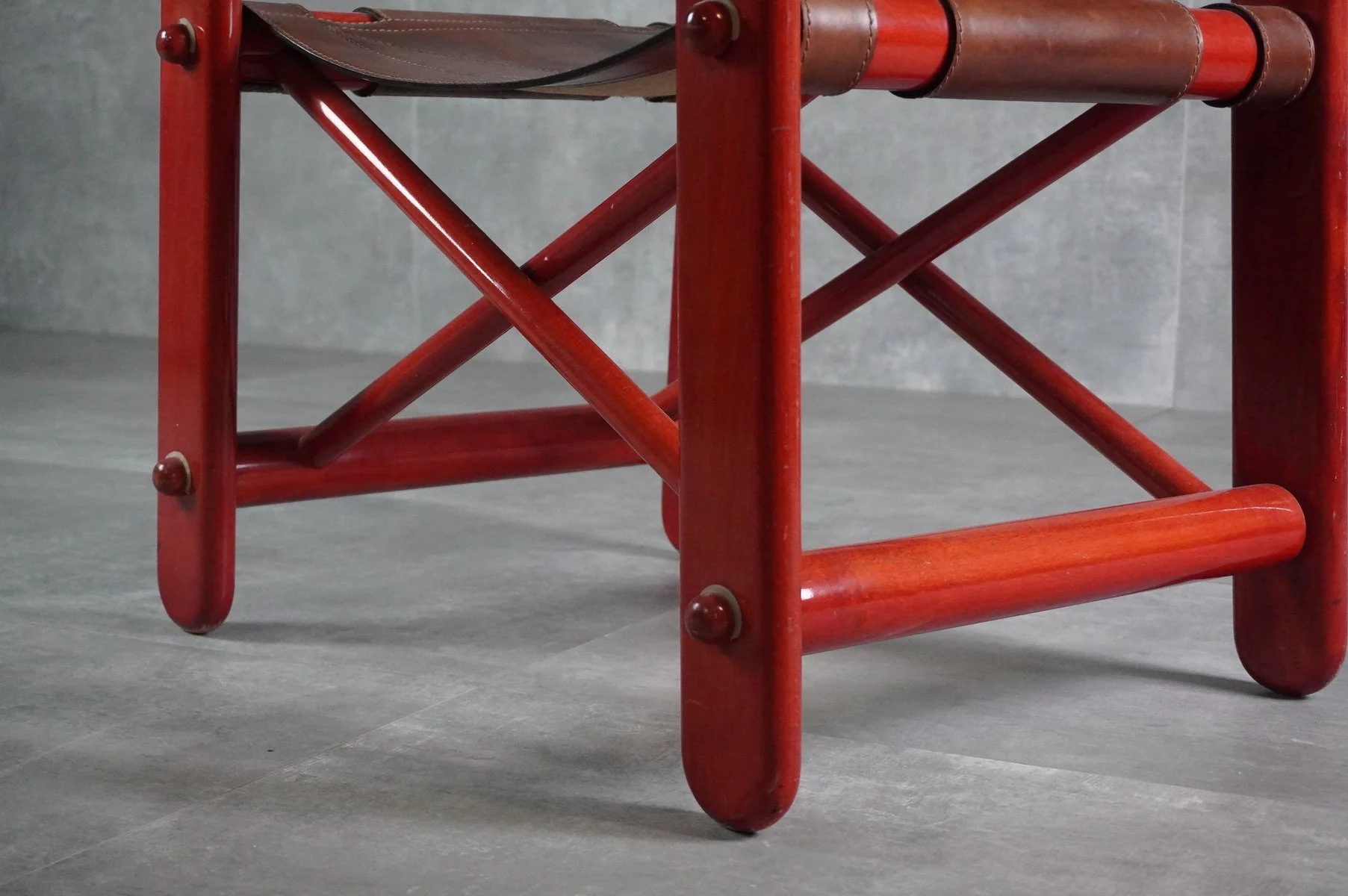 sedia-bardella-in-legno-e-pelle-di-umberto-brandigi-per-poltronova-1967-immagine-6.jpg
