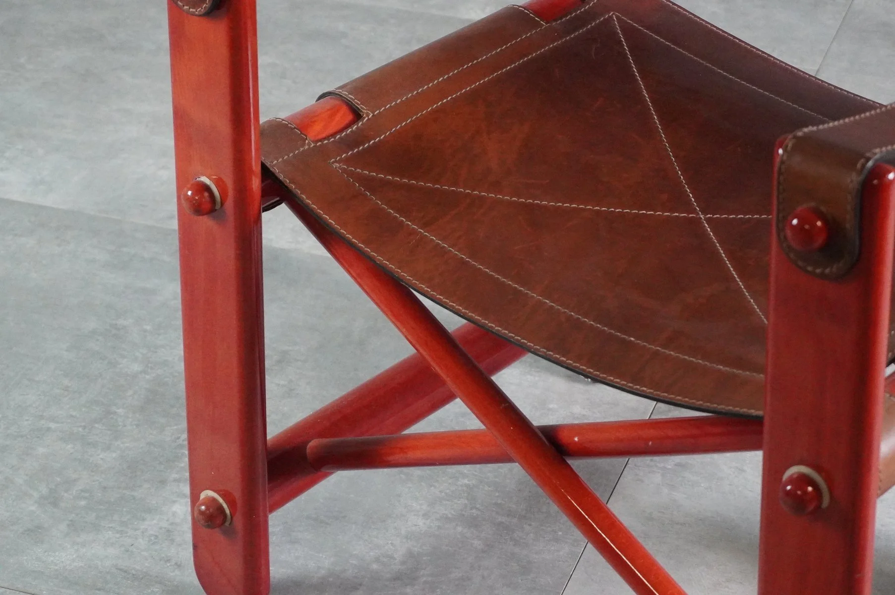 sedia-bardella-in-legno-e-pelle-di-umberto-brandigi-per-poltronova-1967-immagine-4.jpg