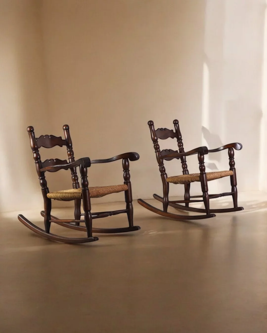 Vintage rocking chairs with straw seat, 1950s, set of 2