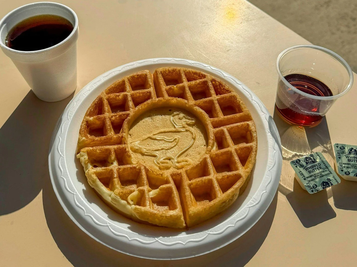 🦆 Our ducks know the secret to a great vacation...🦆 

It starts with our famous breakfast buffet!😋 

Every day from 7:00 AM&ndash;10:00 AM, guests can enjoy Creekstone's complimentary breakfast before heading out for a day of tubing, sightseeing, 