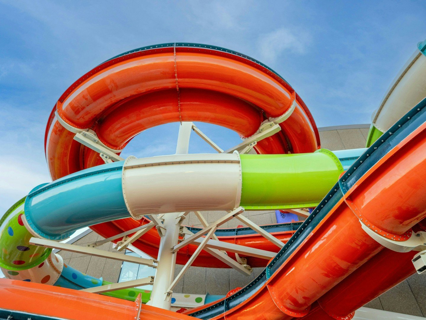 💙 Which stop is first on your waterpark itinerary? 💦

From exciting water slides and a relaxing hot tub to the perfect poolside view, every family has a special place to make memories. Your only job is deciding what comes first. ☀️