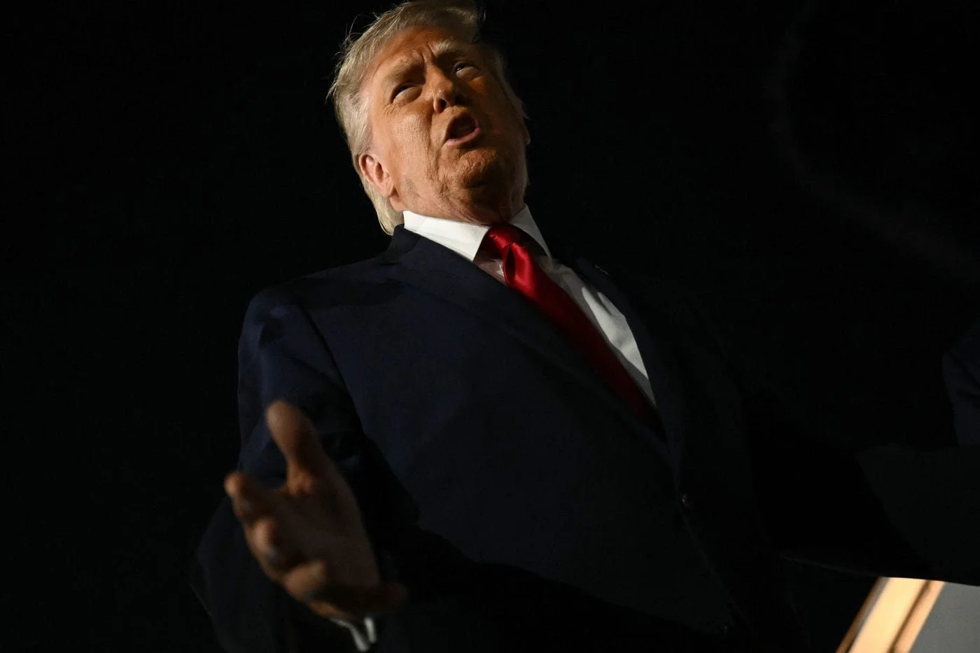 TRUMP ADVIERTE QUE ESTADOS UNIDOS “DEBE RESPONDER” TRAS EL DERRIBO DE UN HELICÓPTERO EN MEDIO DE LA TENSIÓN CON IRÁN