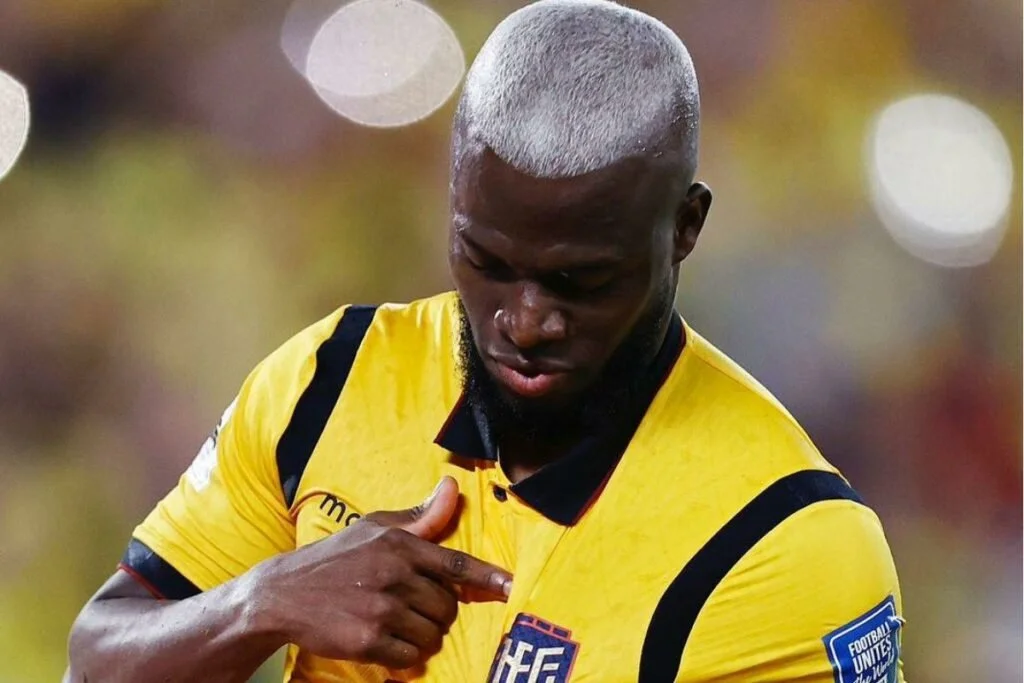 ENNER VALENCIA TRANQUILIZA A LA HINCHADA Y SORPRENDE CON NUEVO LOOK A DÍAS DEL DEBUT DE ECUADOR EN EL MUNDIAL