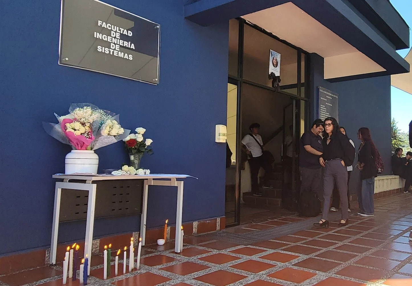 Compañeros despiden a Nathaly Mafla con emotivo homenaje en la Escuela Politécnica Nacional