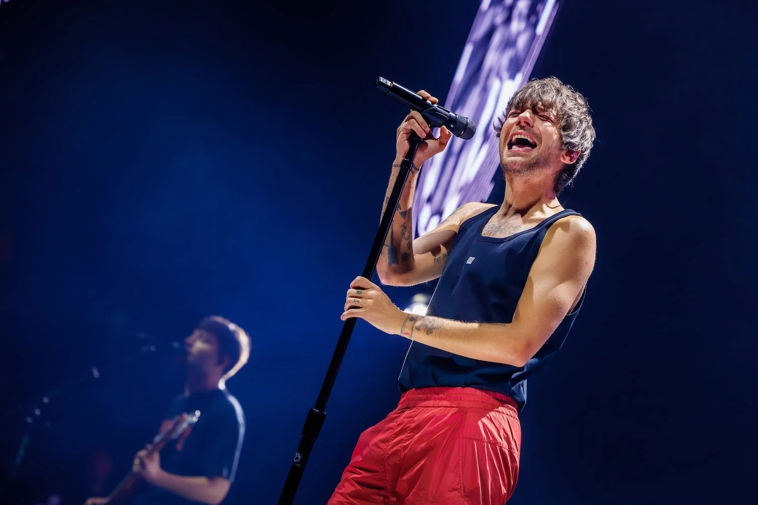 Louis Tomlinson celebró los goles de Inglaterra durante un concierto y desató reacciones entre sus fans mexicanas