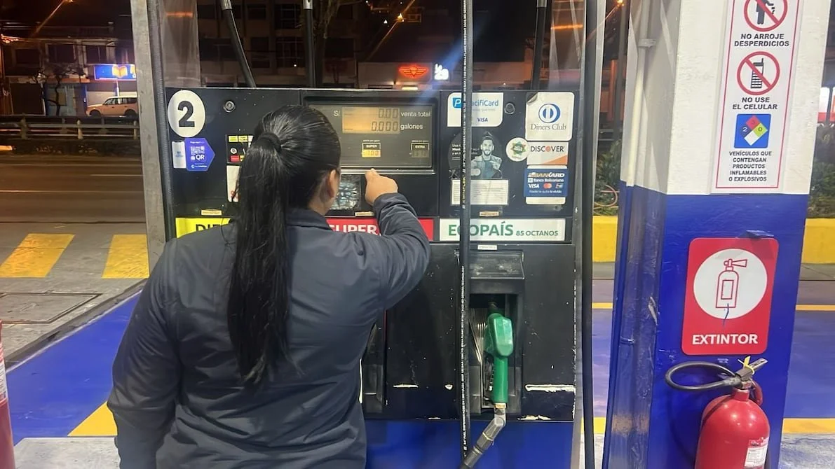 Precio de los combustibles en Ecuador baja desde este 12 de julio: extra, ecopaís, diésel y súper reducen sus valores
