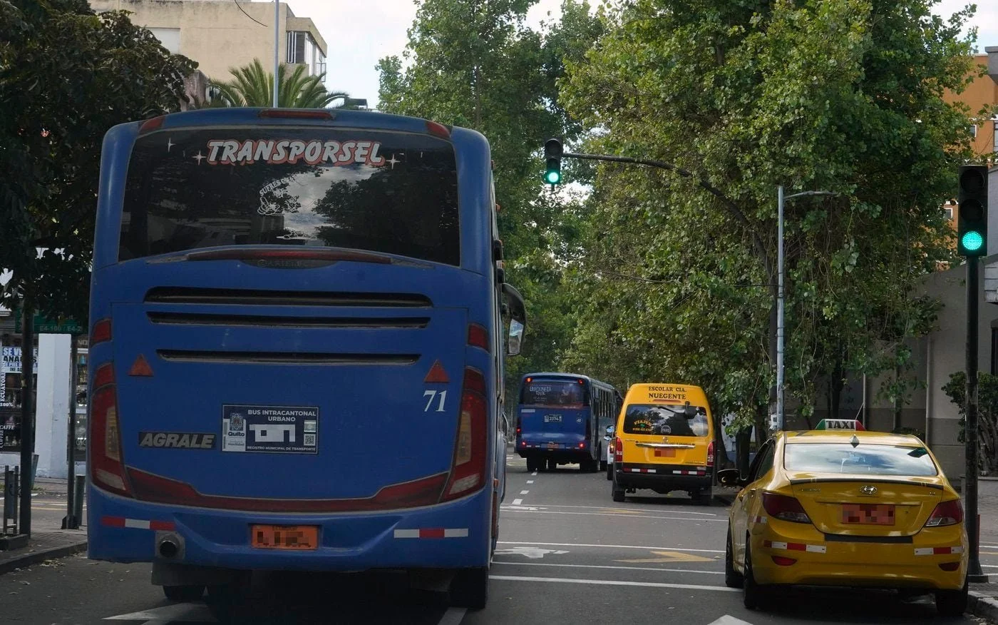 Daniel Noboa modifica mecanismo de compensación al transporte tras reducción del precio de los combustibles
