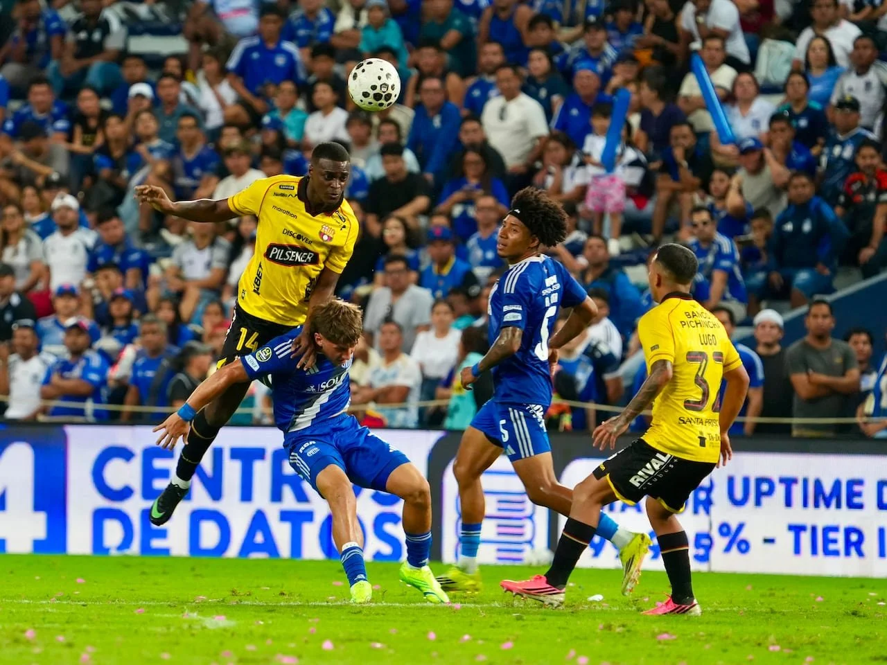 ¡No hubo ganador! Emelec y Barcelona SC igualan sin goles en el Clásico del Astillero