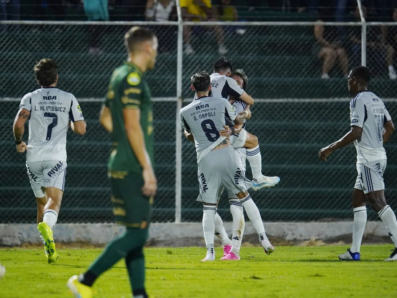 ¡Emelec vuelve a sonreír! Bombillo derrota a Orense y se acerca a torneos internacionales