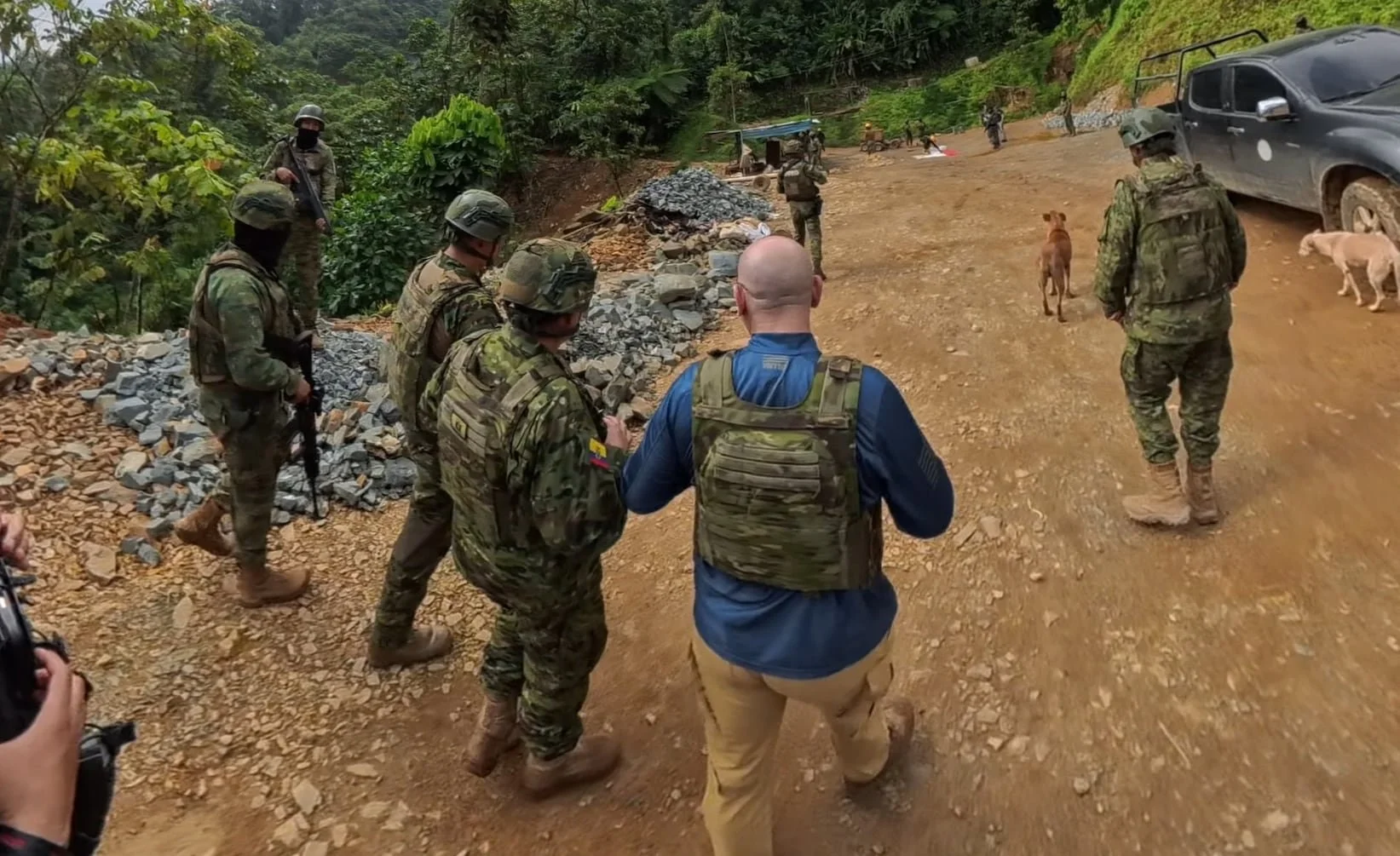 Militares destruyen bocamina utilizada para minería ilegal en Camilo Ponce Enríquez