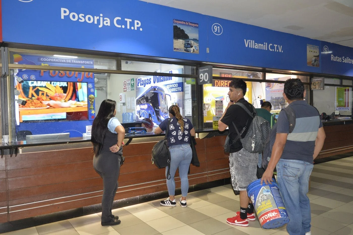 Arranca el movimiento por el feriado: viajeros salen de Guayaquil hacia distintos destinos del país