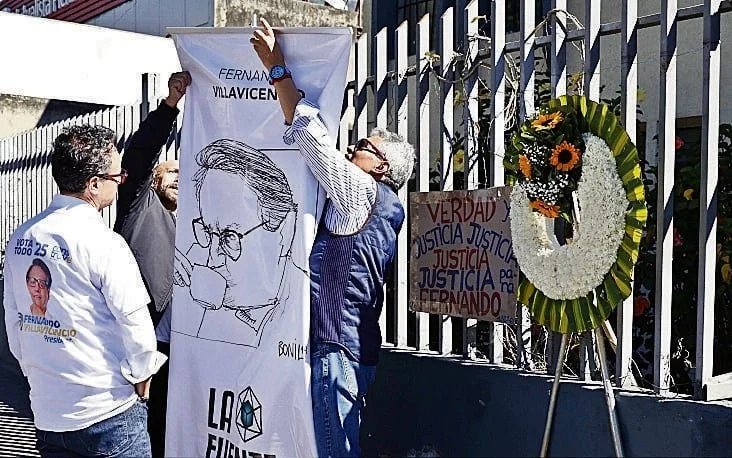 Amigos de Fernando Villavicencio rinden homenaje a tres años de su asesinato