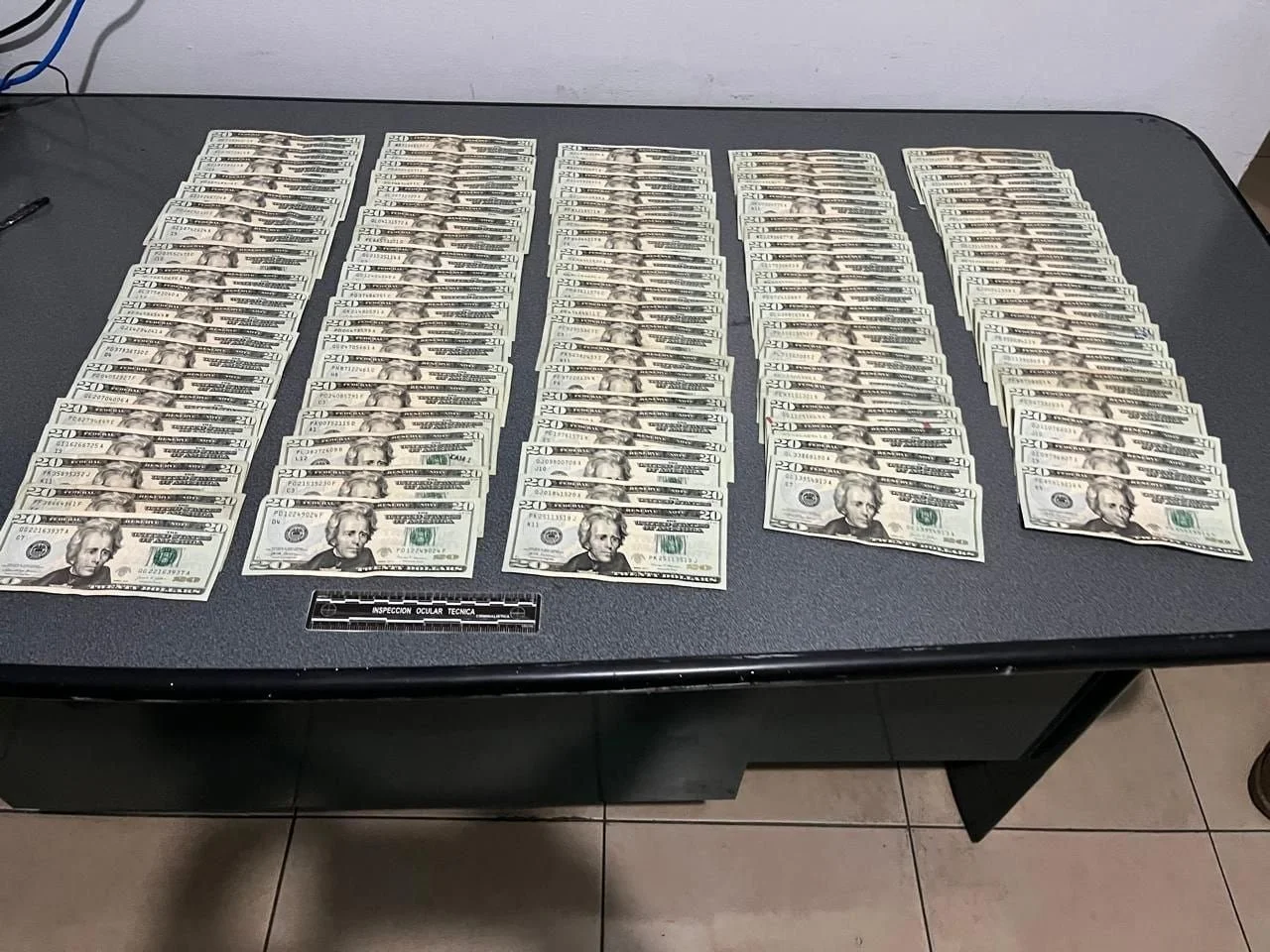Ejército encuentra caja fuerte con más de $234.000 durante operativo en Cuenca