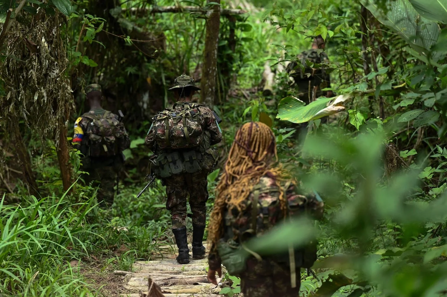 Guerrillas colombianas utilizan redes sociales para reclutar menores, denuncia Human Rights Watch