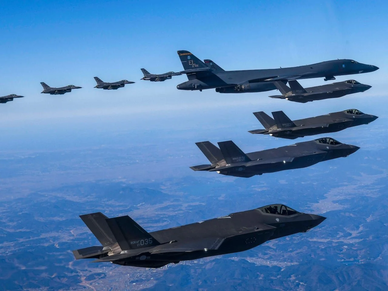 Corea del Sur despliega aviones de combate tras nueva incursión de aeronaves rusas