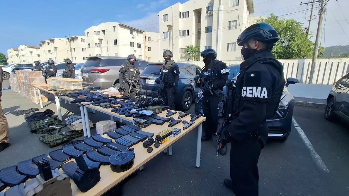 Más de 40 detenidos en operativos contra redes vinculadas a Los Lobos y Los Choneros