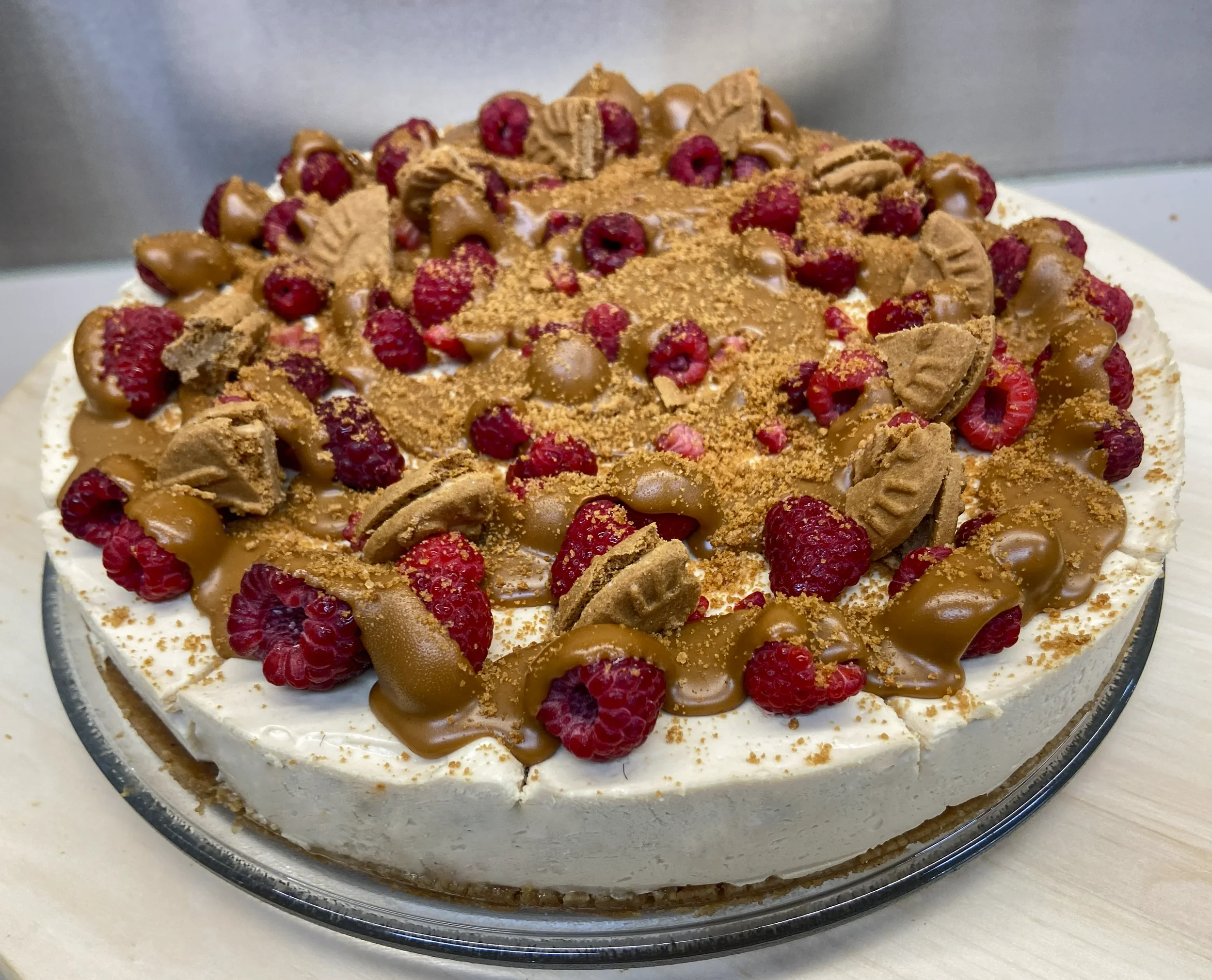 Juustokakku biscoff vadelma.webp