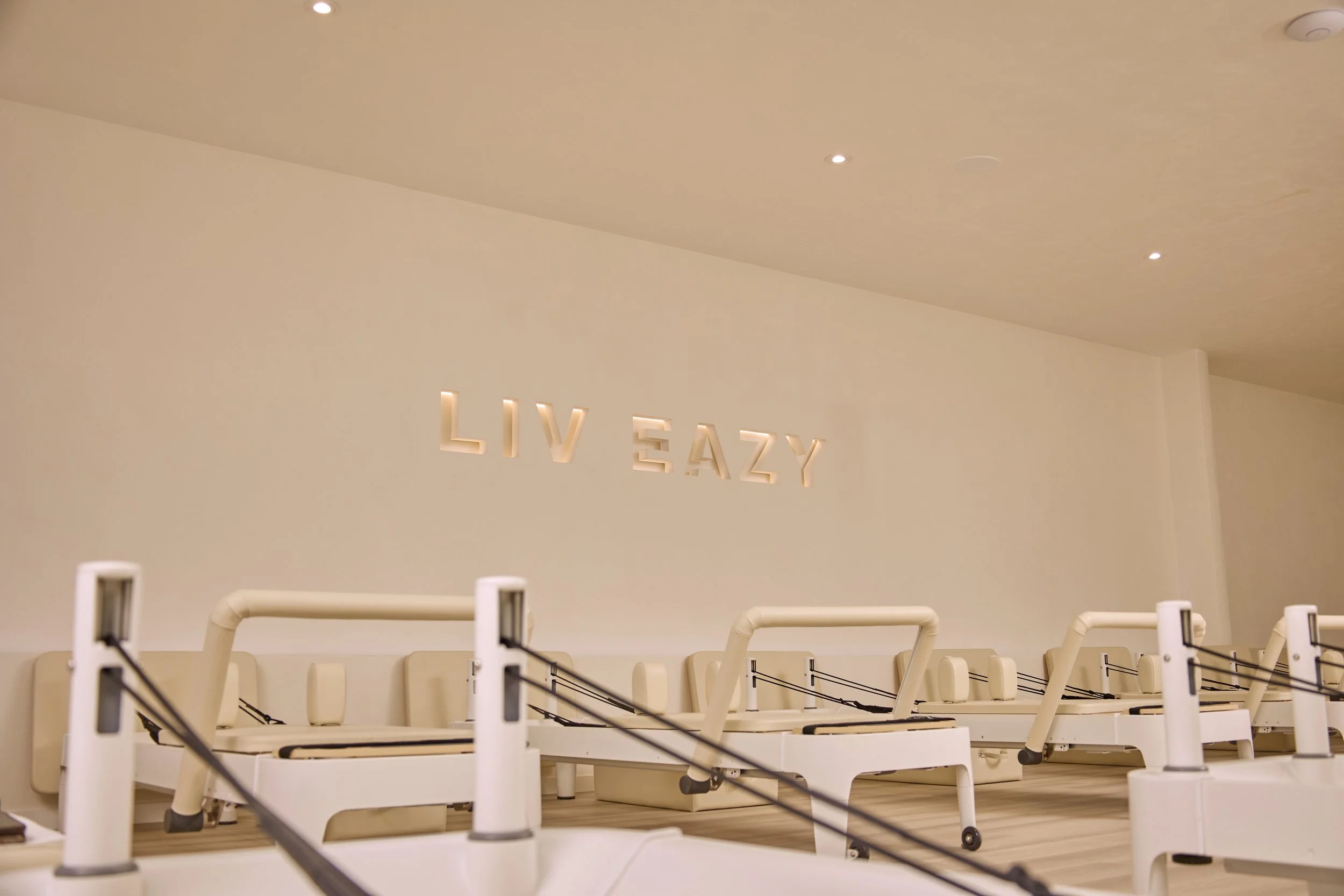 LIVEAZY_437415.jpg