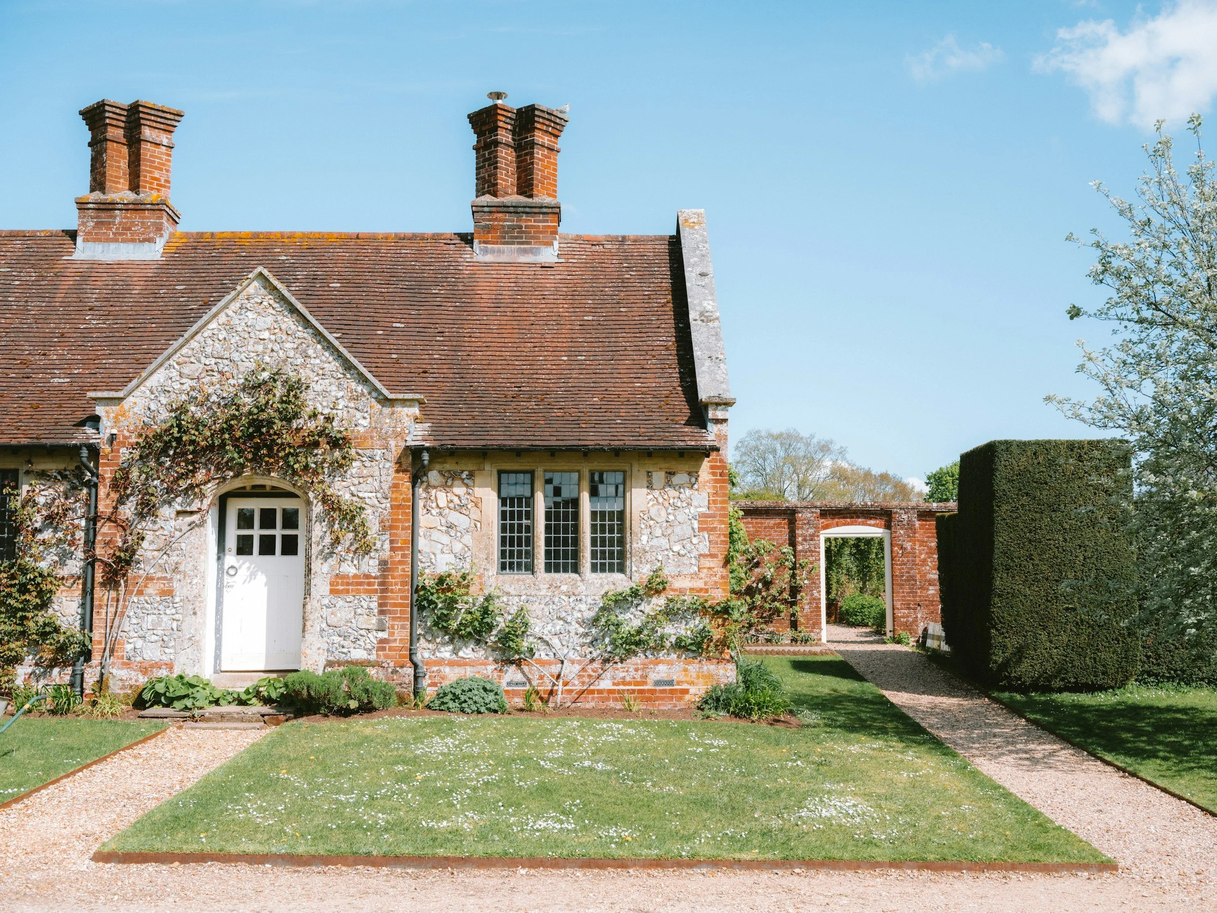 Whole-property Wi-Fi solutions for rural homes and larger properties.