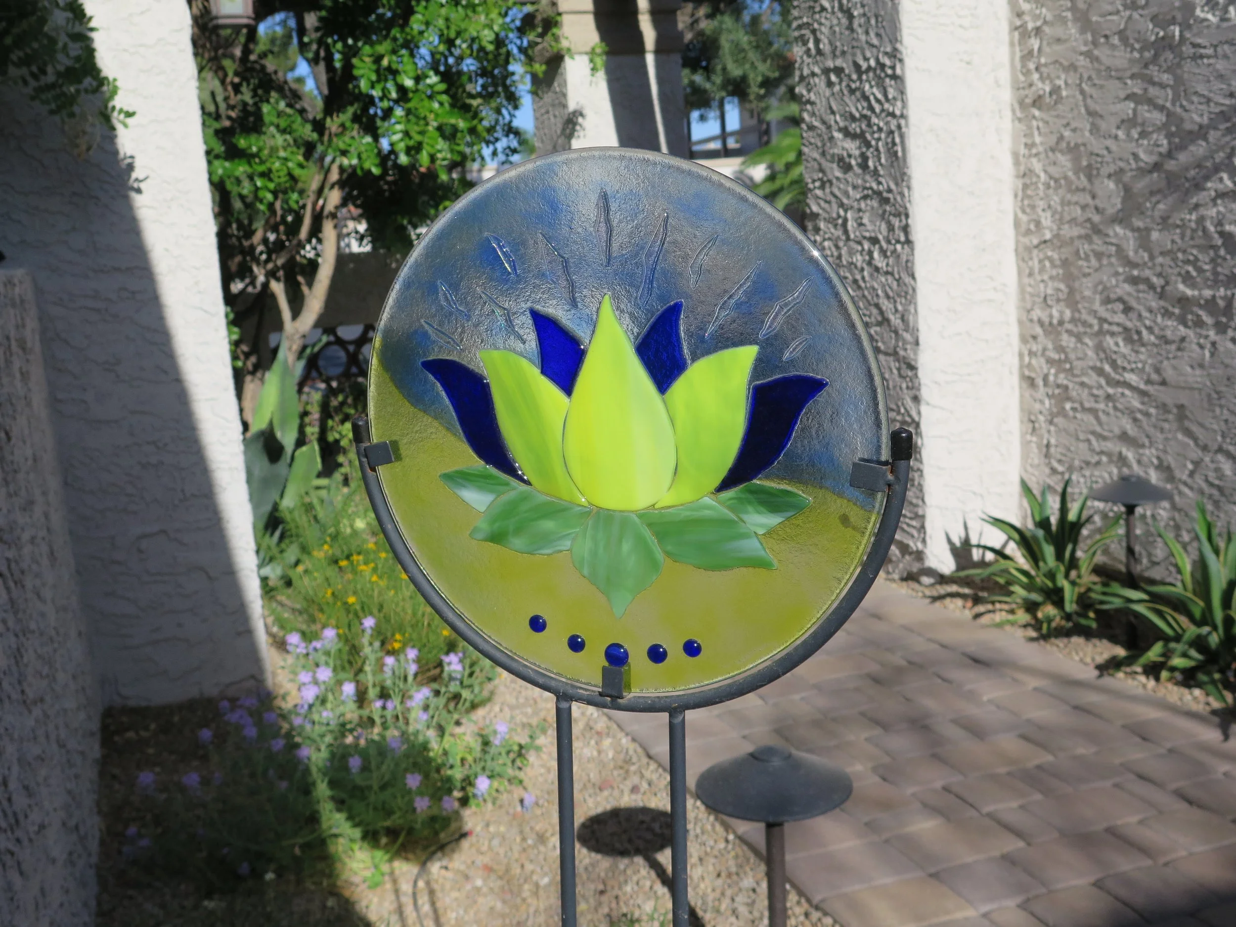 Garden Stand - Lotus