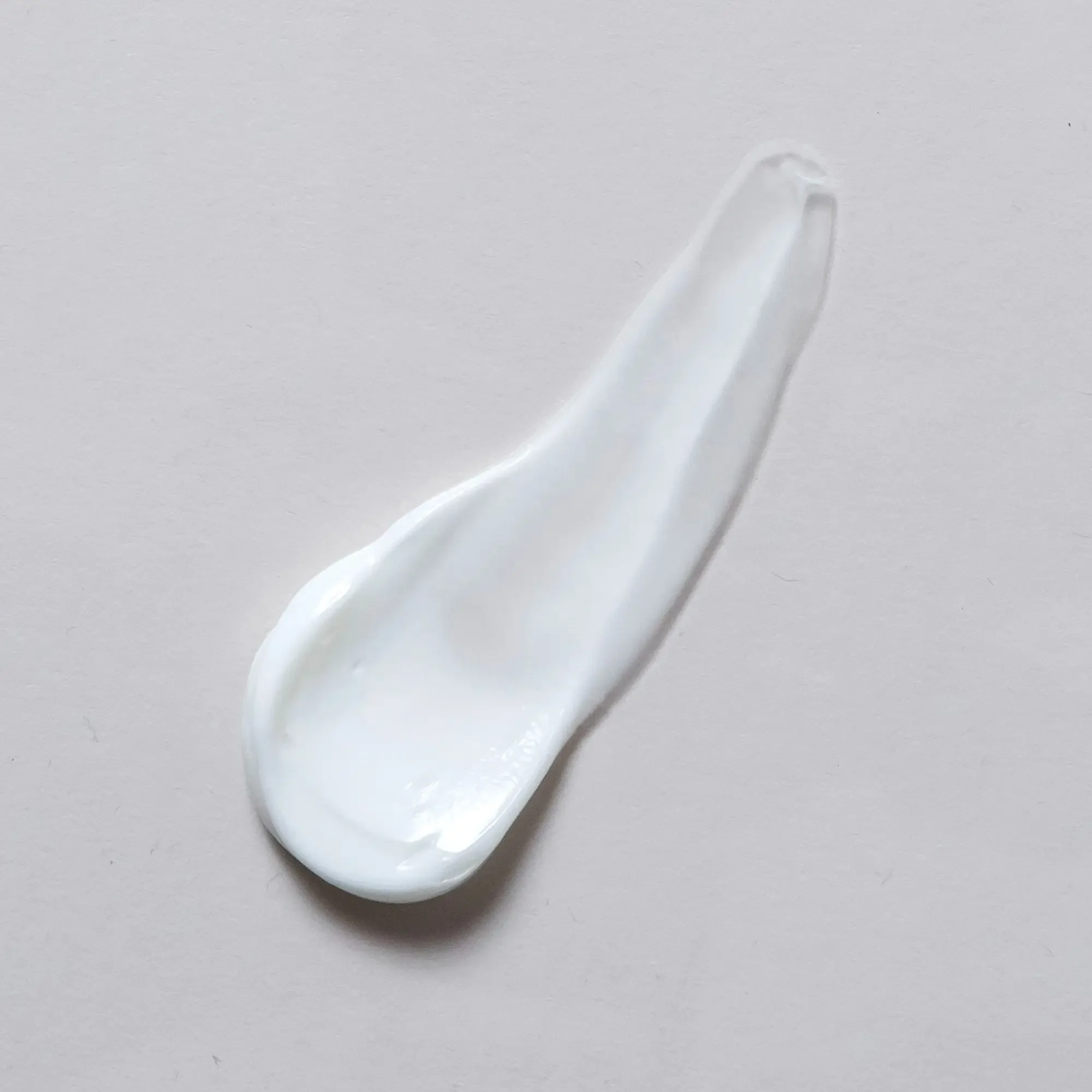 Hydrating_Moisturizer_Smear.webp