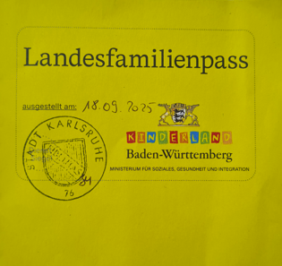 Landesfamilienpass mit Stempel und Datum vom 18.05.2023, ausgestellt in Baden-Württemberg, Deutschland.