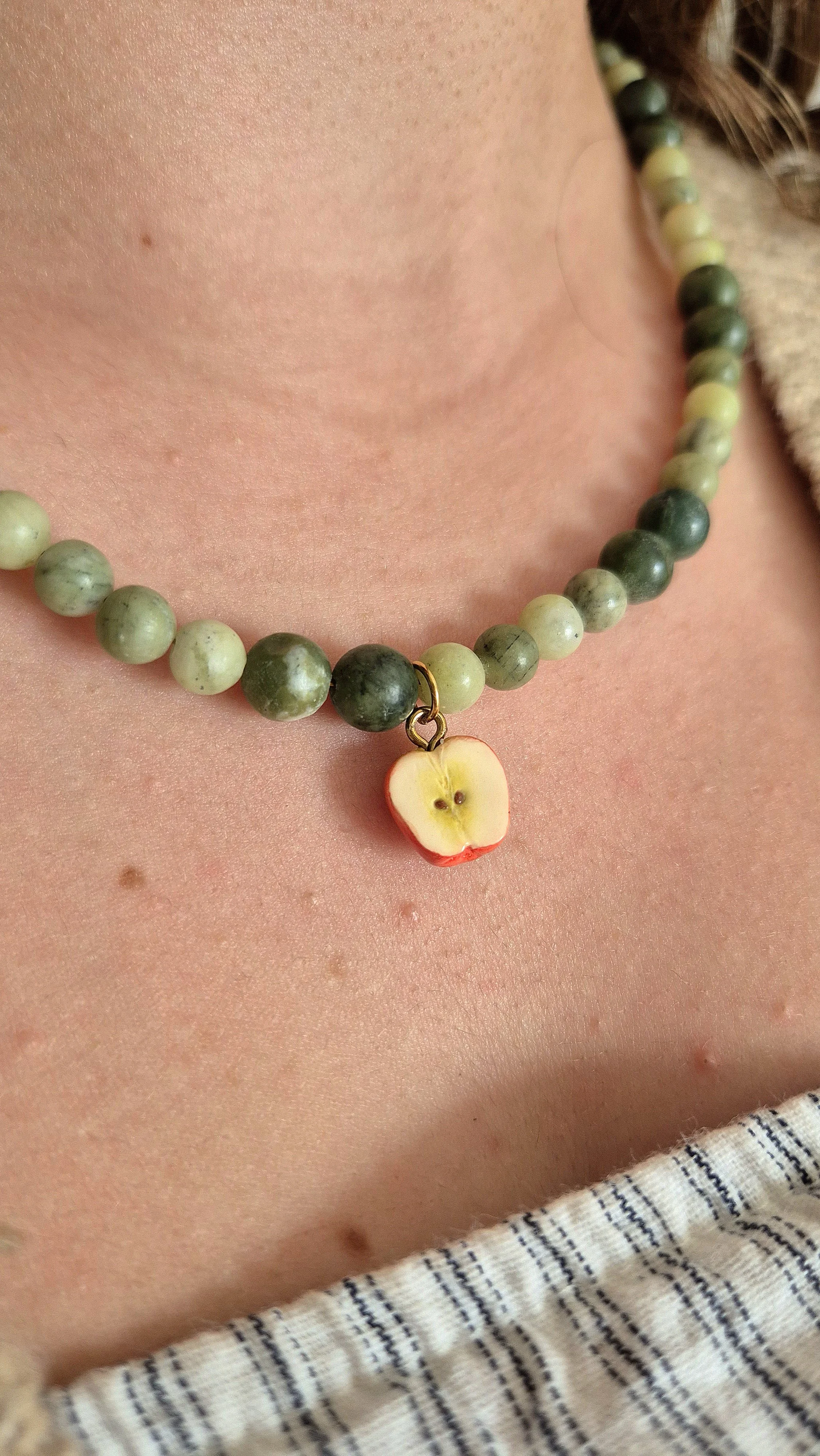 The pomme necklace