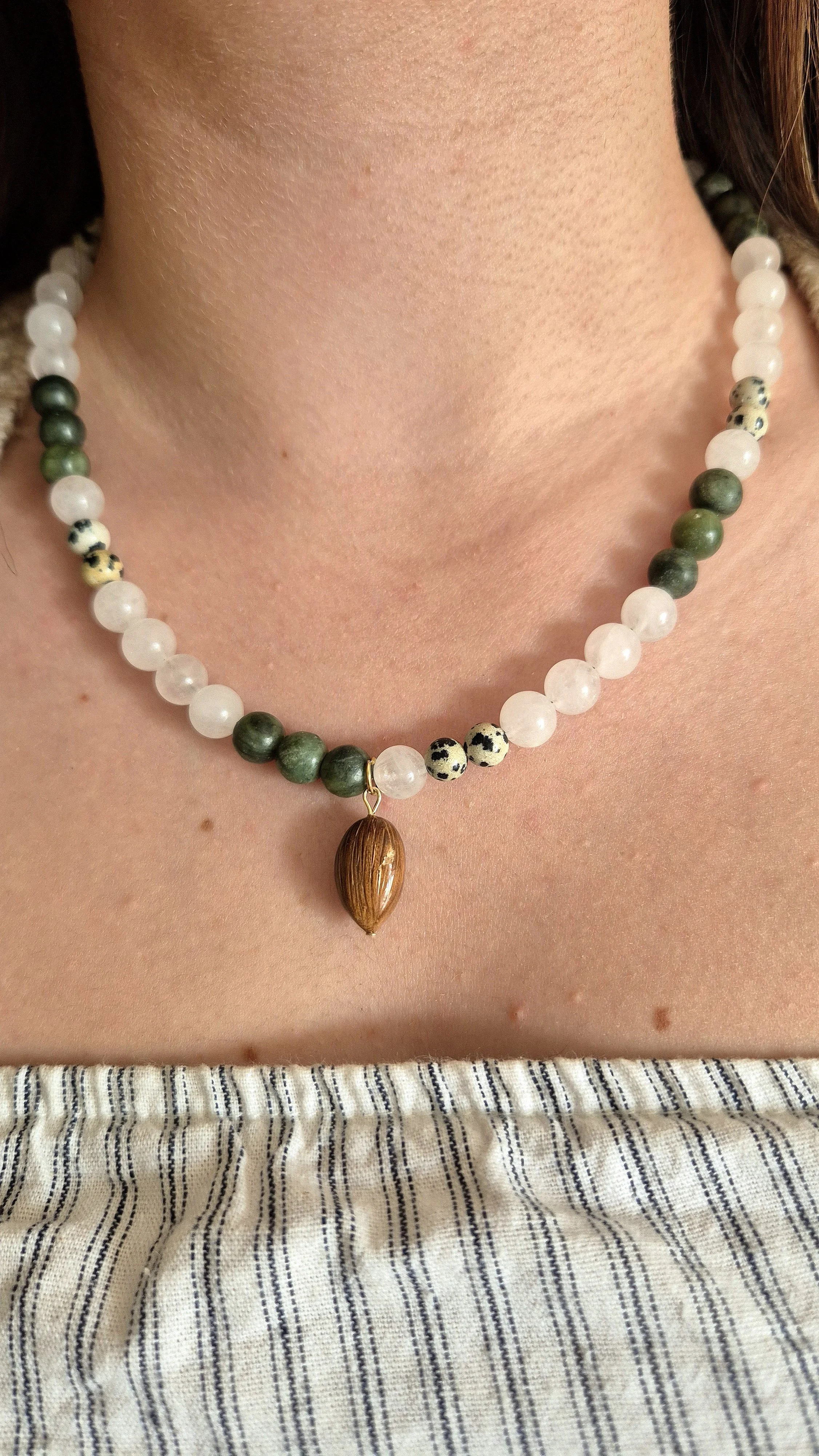 The almond necklace