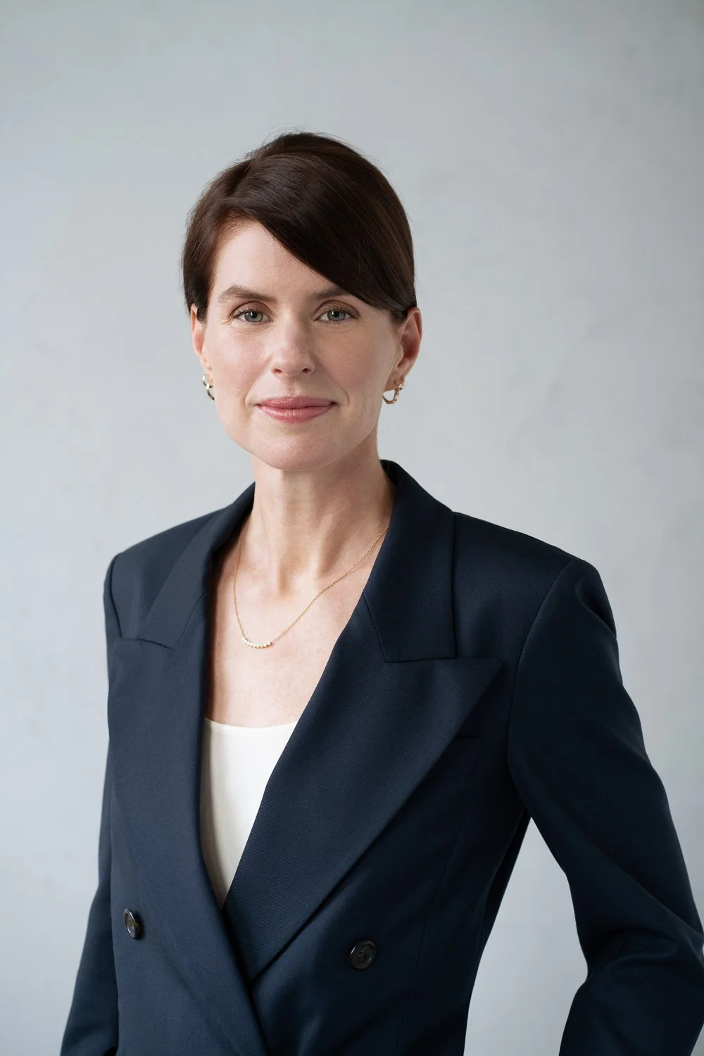 headshot of spencer stuart associate in business suit in studio