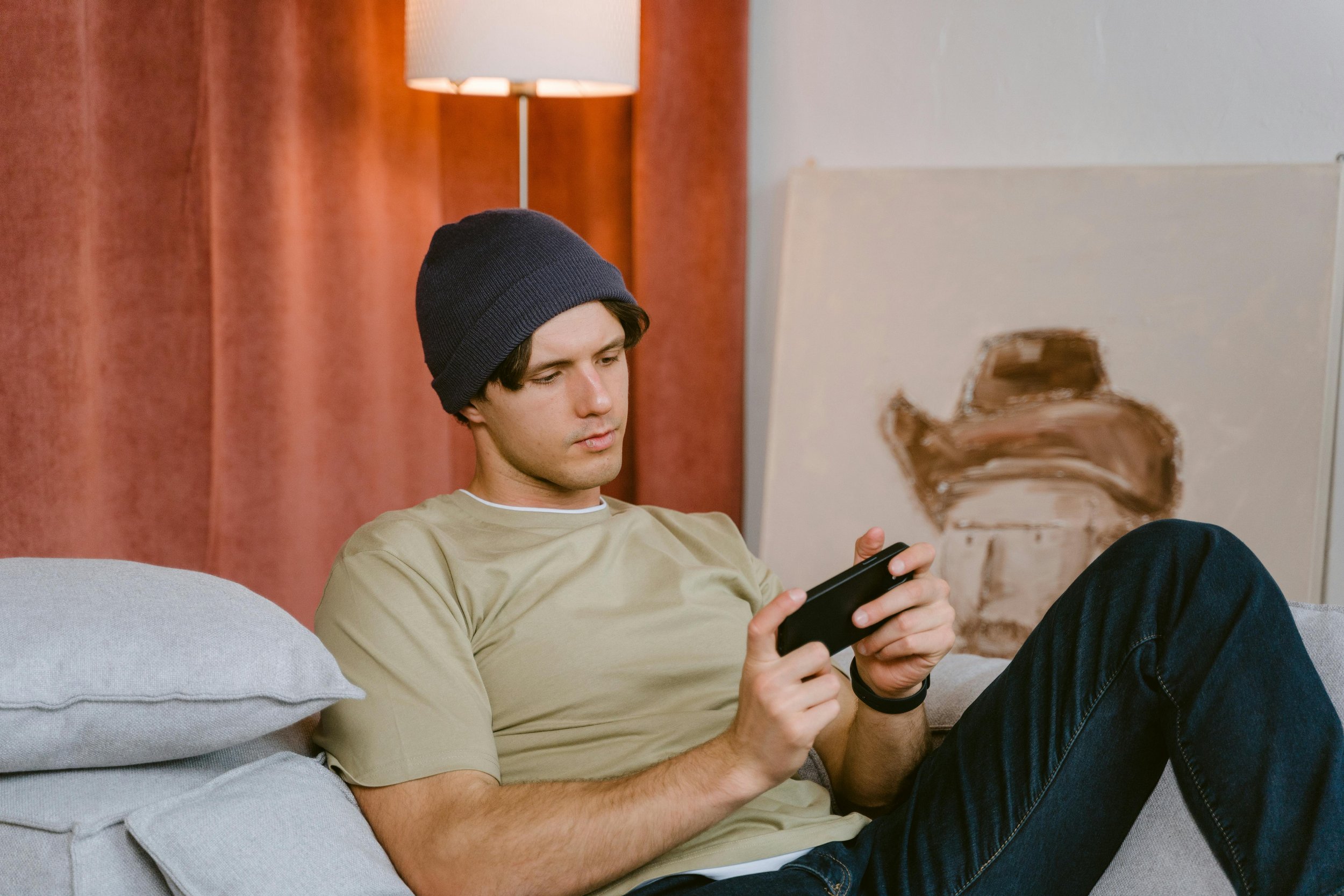 Why It Feels Hard to Reconnect After Pulling Away