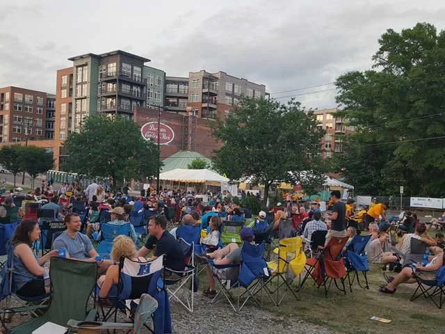crowd4.jpg