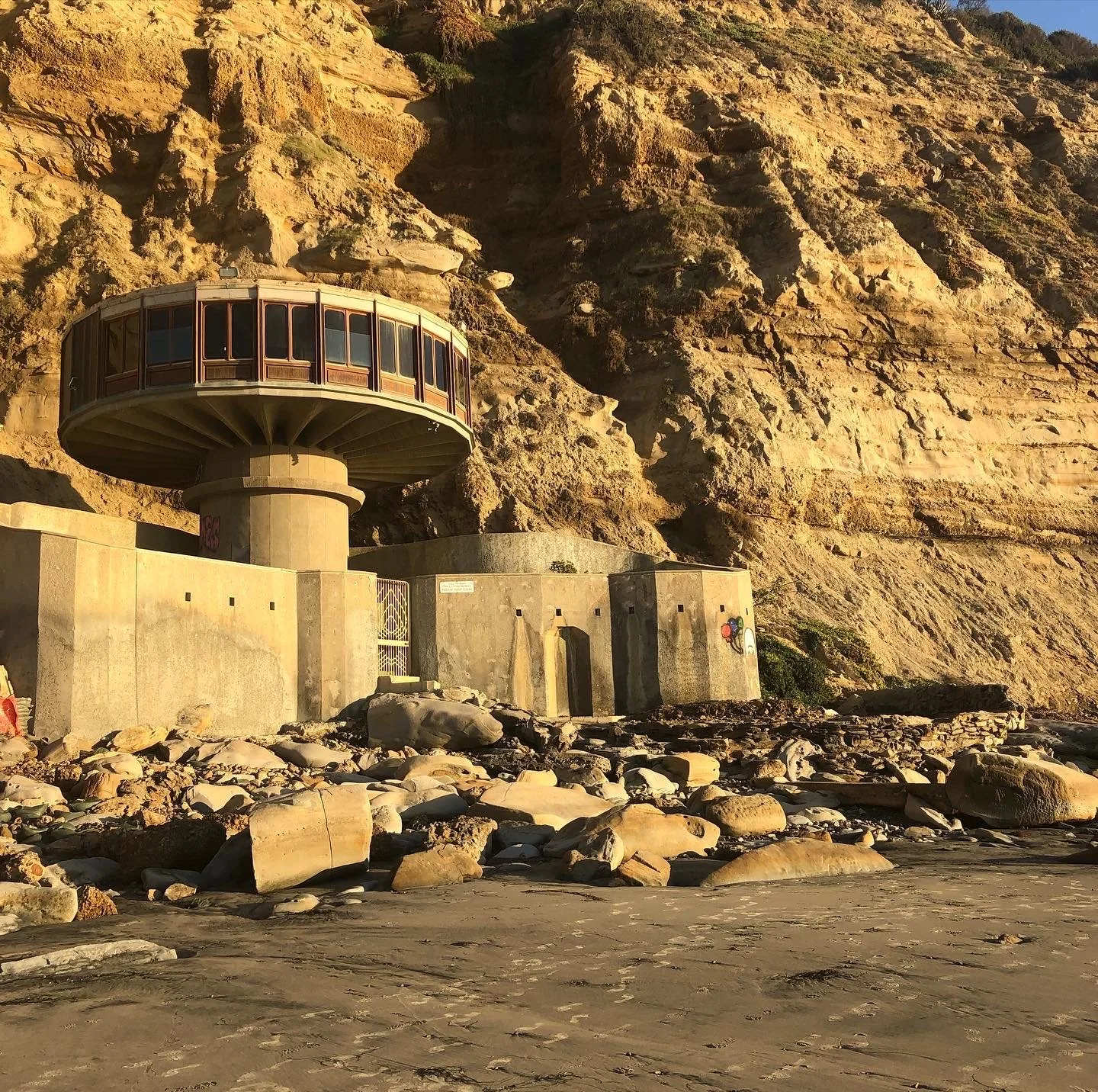 A treacherous hike to see the Mushroom House an to do some tidepooling (see this guide for some tips to find the trailhead!)