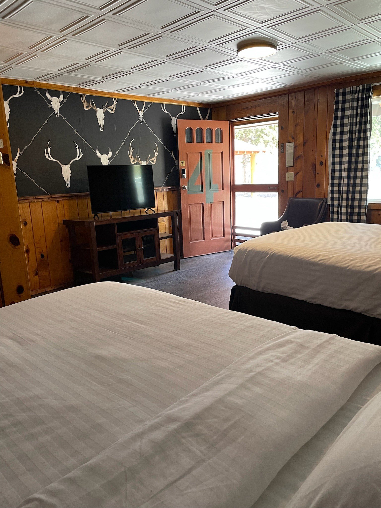 Quaint and updated lodging in South Fork Colorado that gives mountain vibes with all the modern updates.