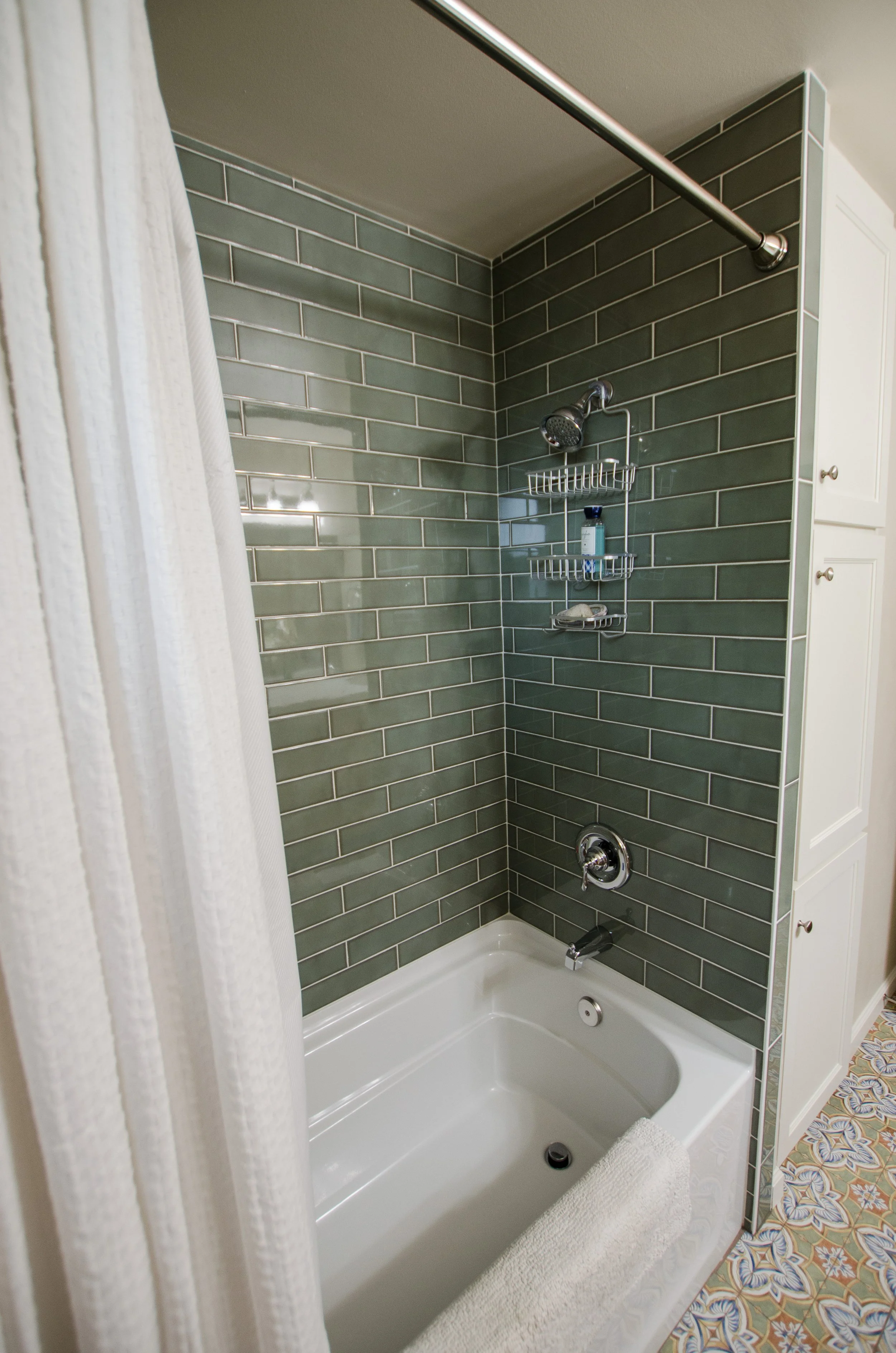 bathtub_tile_surround_tahoe.jpg