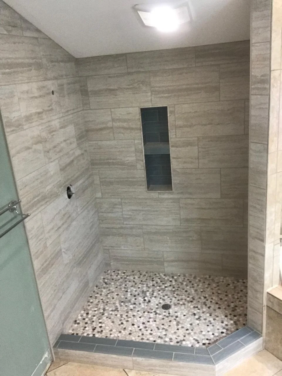 walk_in_shower_with_niche_CA.jpeg