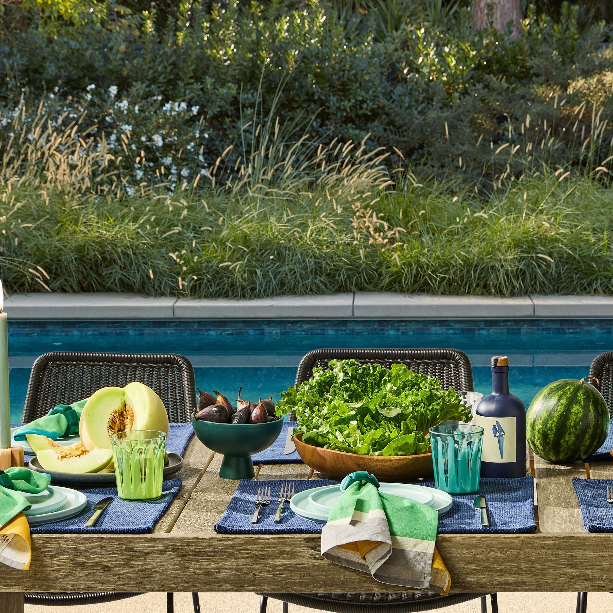 modern-melamine-outdoor-dinnerware-set-of-16-xl.jpg