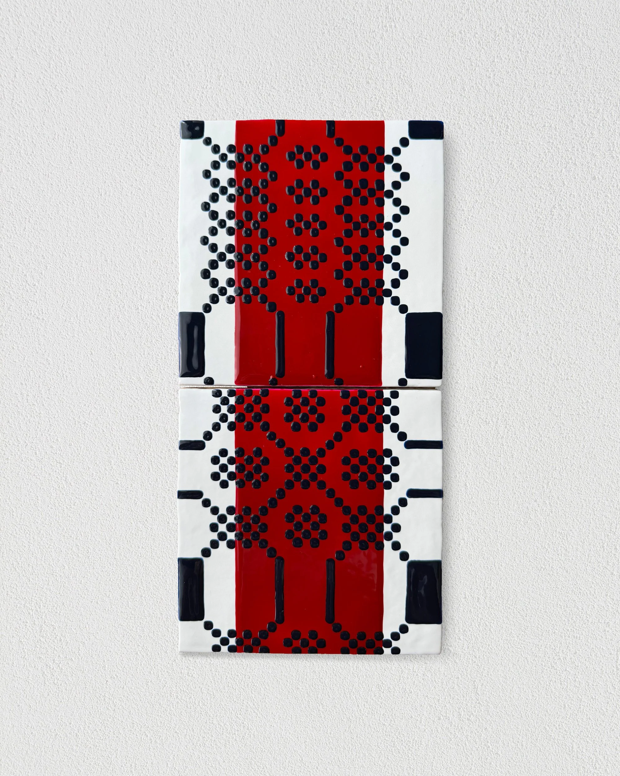 bordo-melynas.jpg