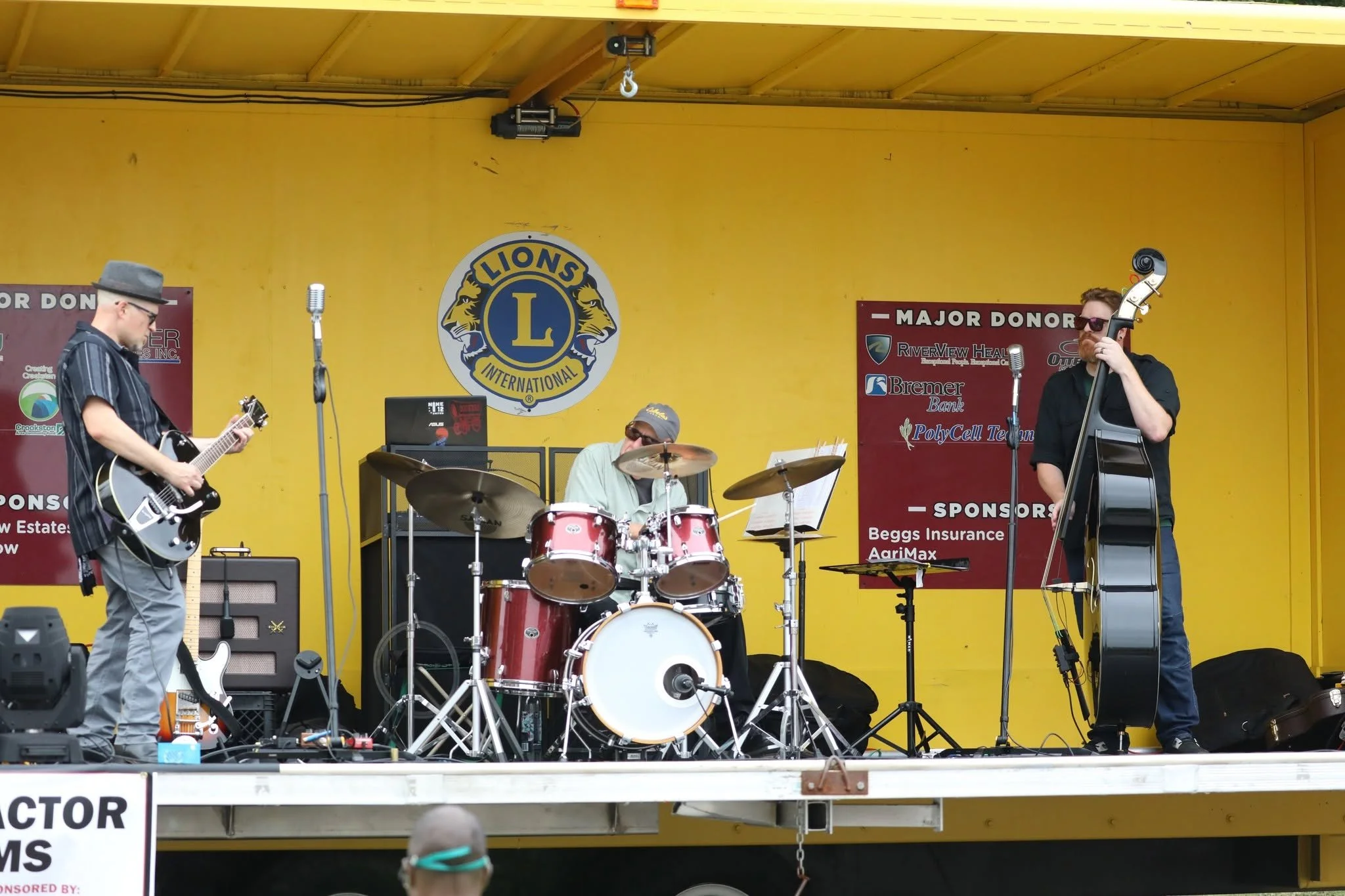 Live Music with the Tractor Beams 