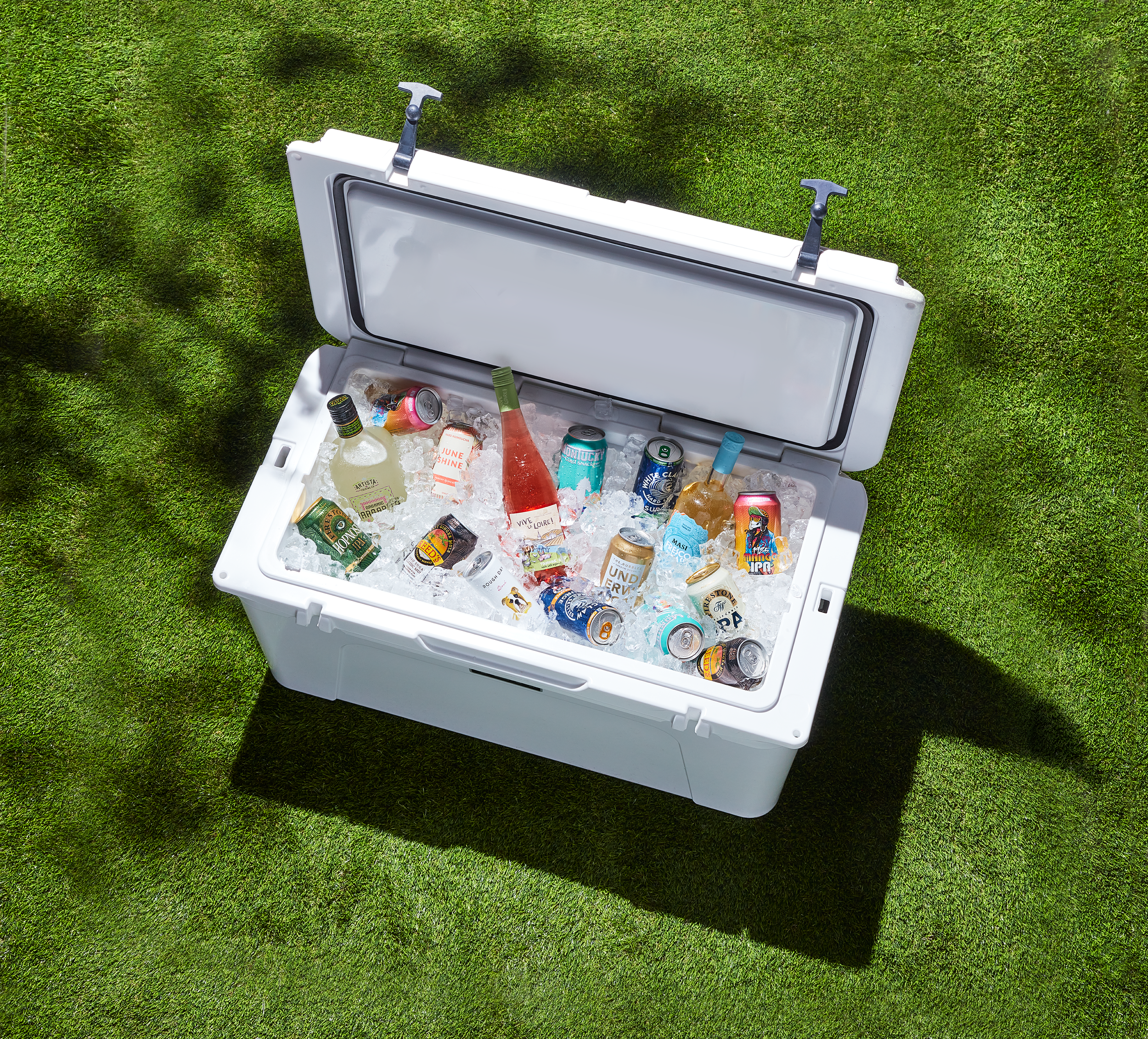 2024_CEN_ElevatedEvent_JUN_B_BackyardBBQ_BeerWineCooler_Lifestyle_RGB.png