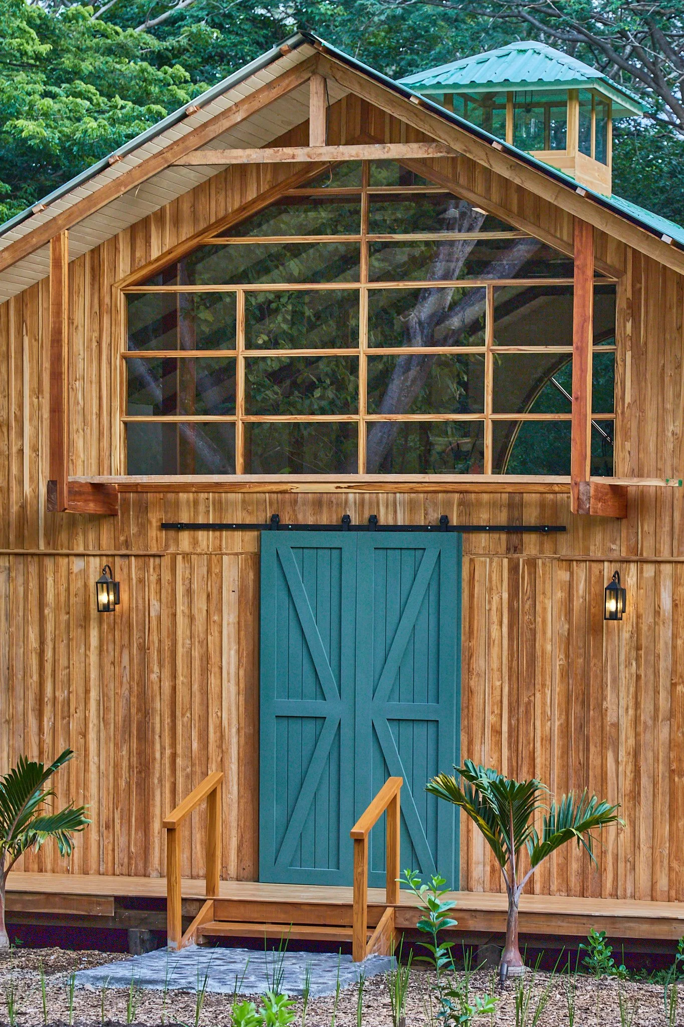 _U5A7385Manuela Monte The Barn Machete.jpg