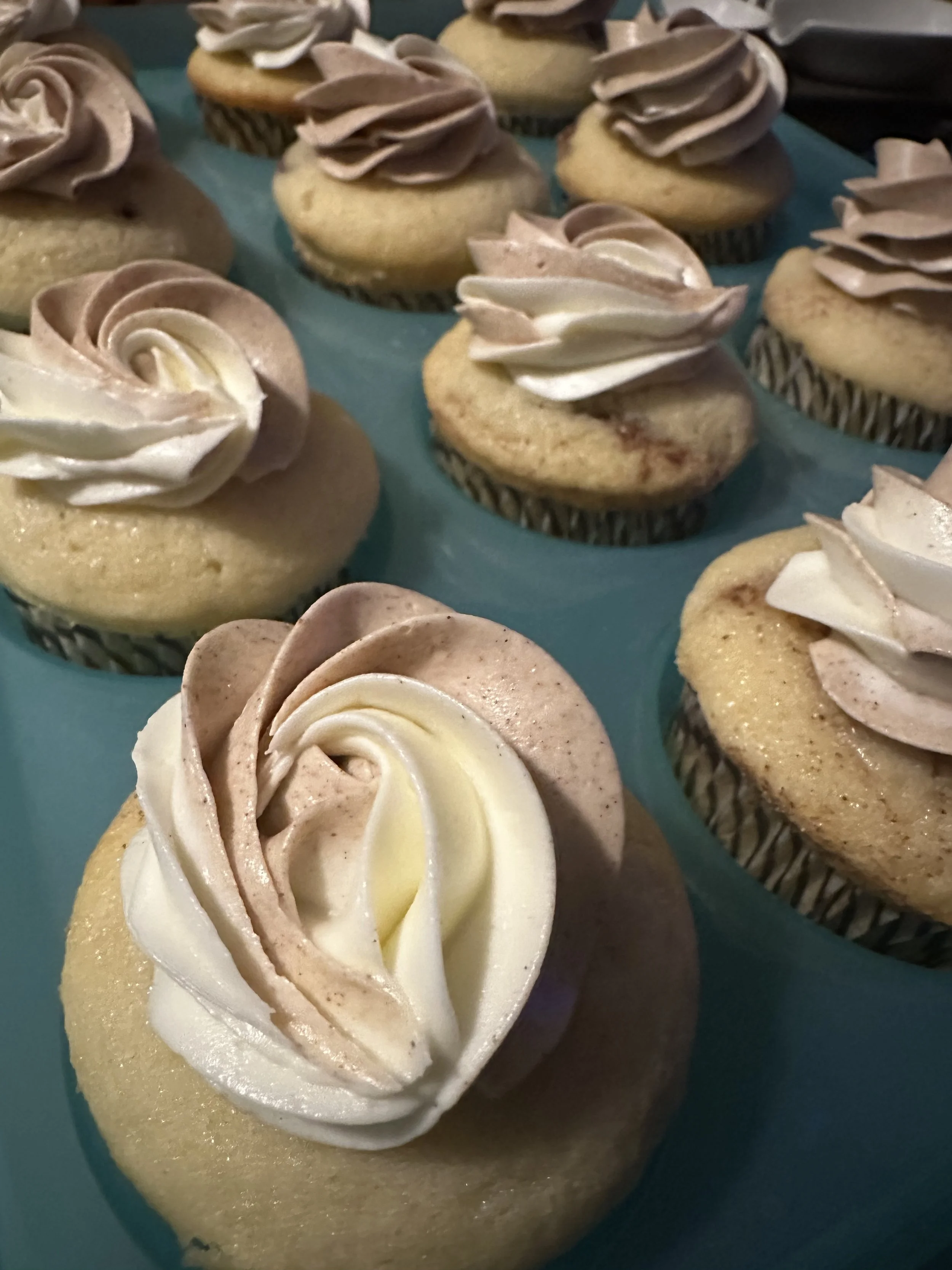 Snickerdoodle Cupcakes  (Set of 4)