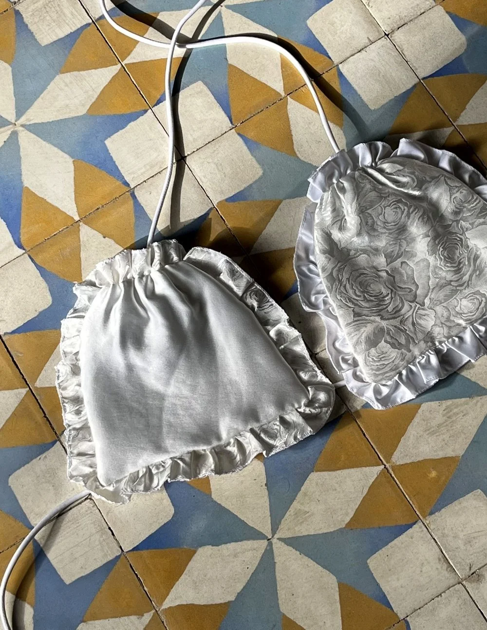 Pillow+talk+Top+white+Yllin+2.jpg